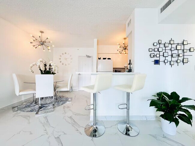 Foto del edificio - 1500 Bay Rd
