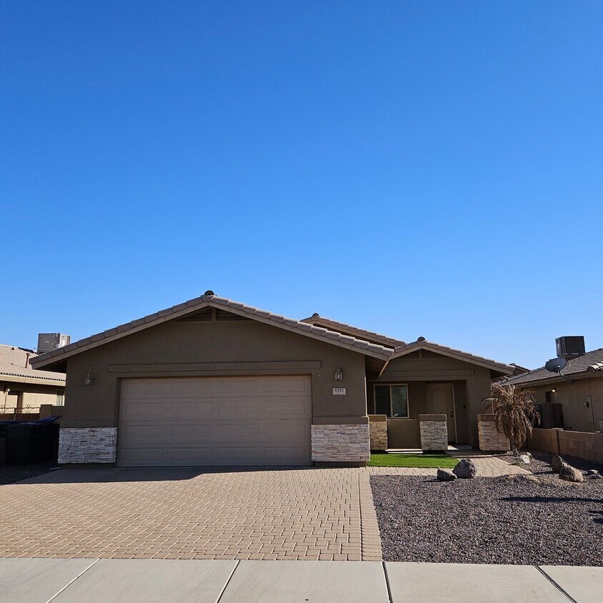 Primary Photo - Rental in Araby Crossing