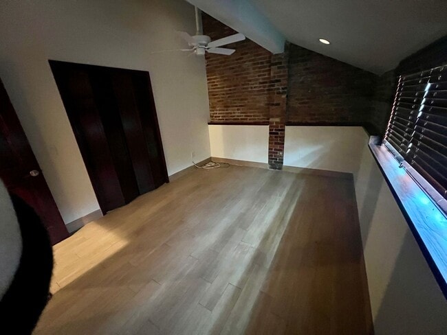 Foto del edificio - 104 Linwood Ave