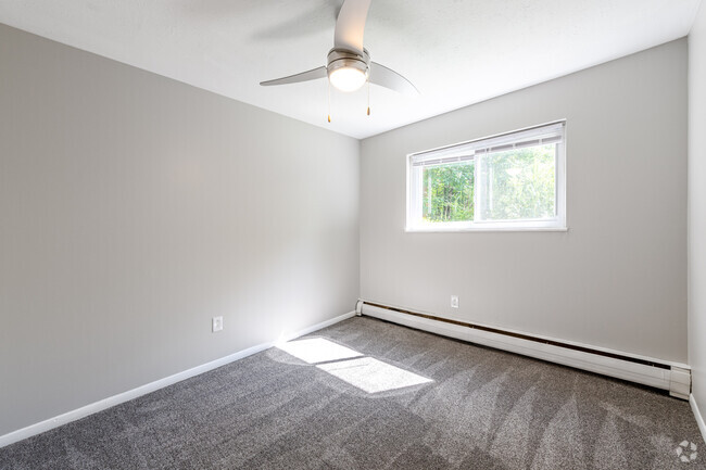 2HAB, 1BA - 779 ft² - 7945-7947 Mentor Ave