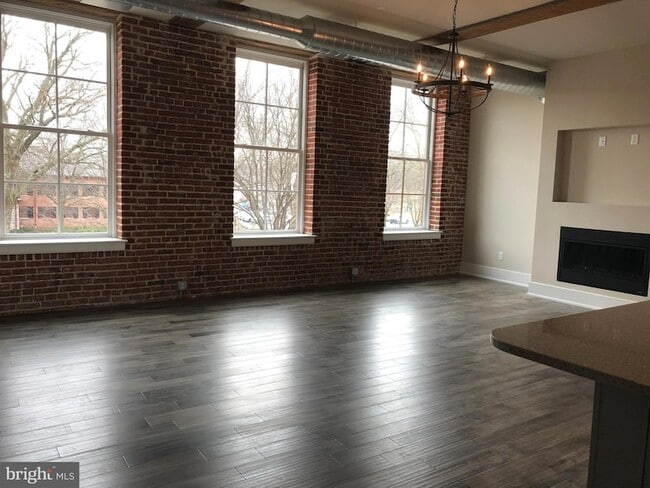 Building Photo - 48 N Broad St