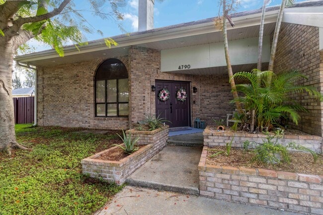 Building Photo - 4790 Yuma Trail