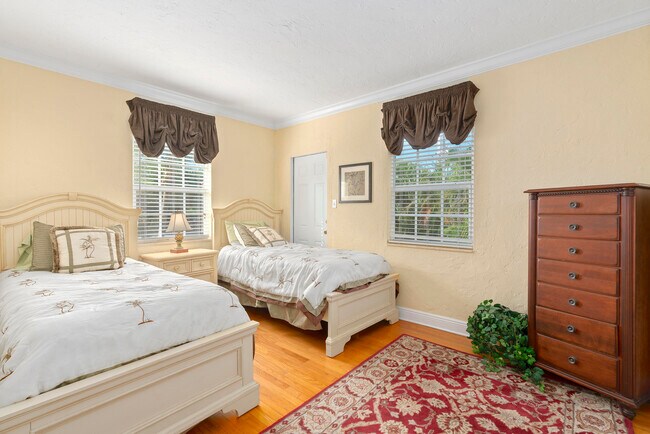 Foto del edificio - 319 E Lakewood Rd