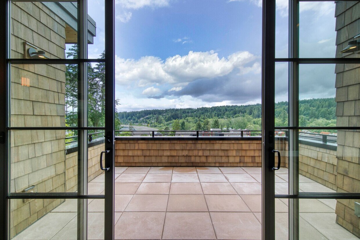 Primary Photo - Beatiful Newer Luxury Townhouse with Water...