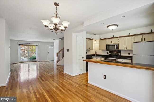 Foto del edificio - 9205 Ridgefield Cir