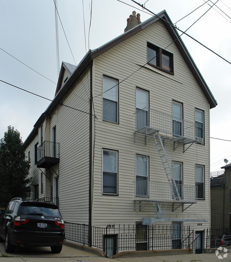 988990 Hatch St, Cincinnati, OH 45202 Apartments in Cincinnati, OH