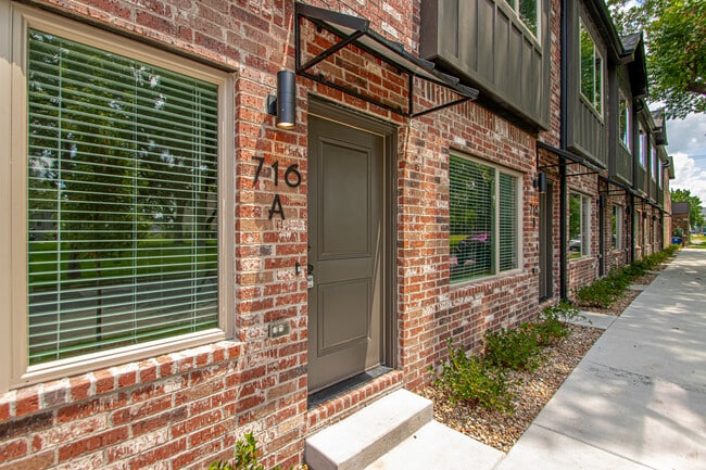 Building Photo - 716 N Olive St