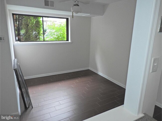 Foto del edificio - 1518 Manley Rd