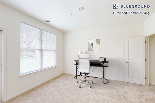 Building Photo - 998 Stewart Ave