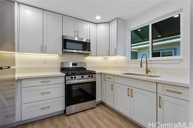 Foto del edificio - 1861 Kapiolani Blvd