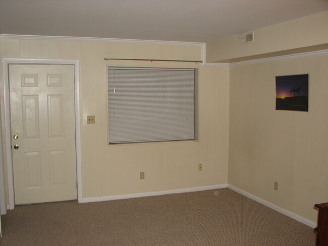 living room - 2104 Jefferson Park Ave