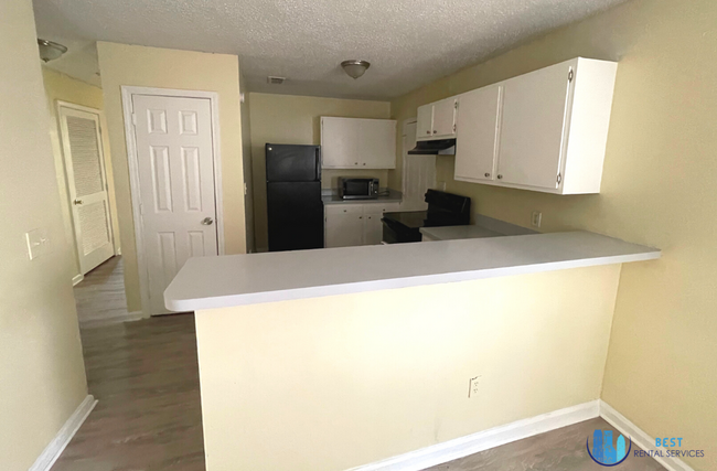 Building Photo - Beautiful 3-bedroom, 2-bath home fully fen...