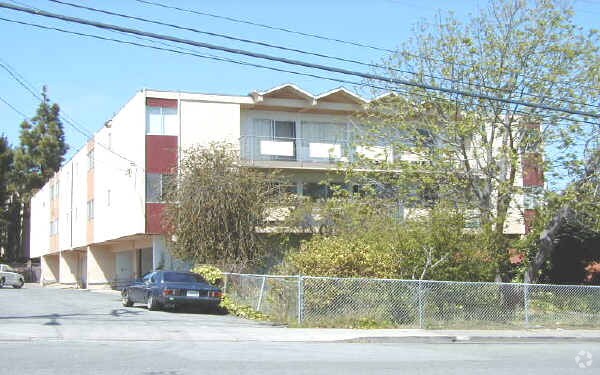 Foto del edificio - 144 Country Club Dr