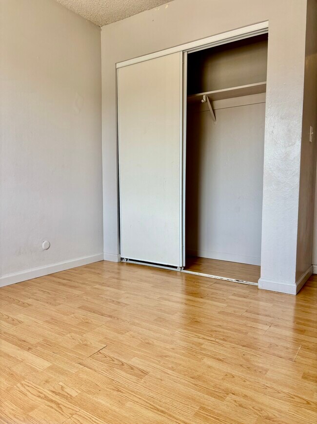 Foto del edificio - 1331 Pinetree Dr