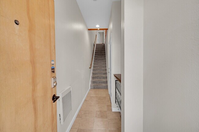 Foto del edificio - $3,225.00 - 2 Beds, 1.5 Bath, Townhouse in...