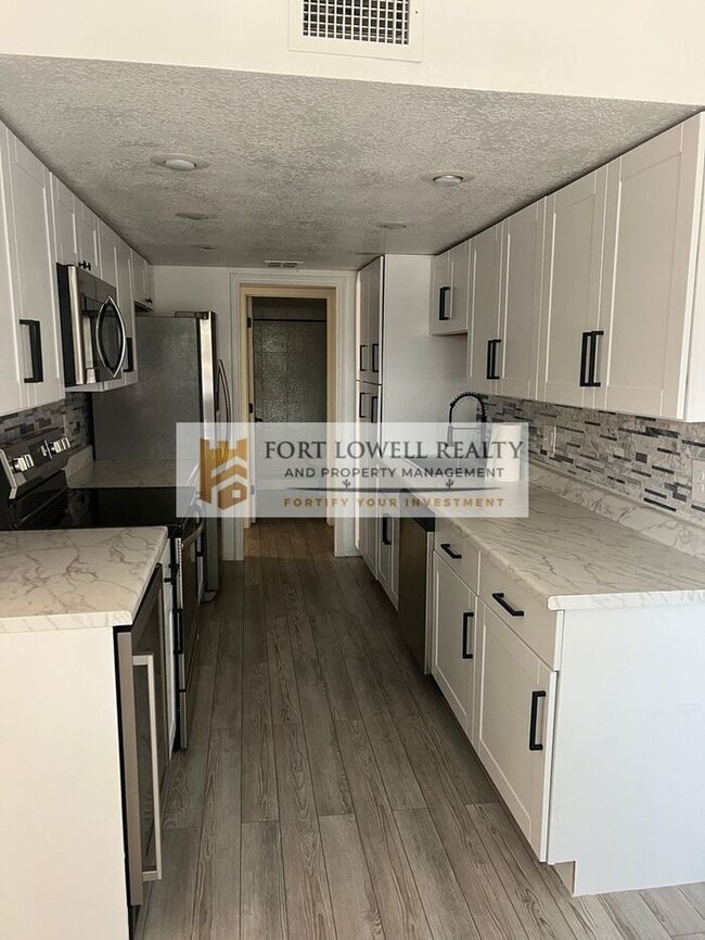 Building Photo - 3 Bed 2 Bath w/Washer&Dryer