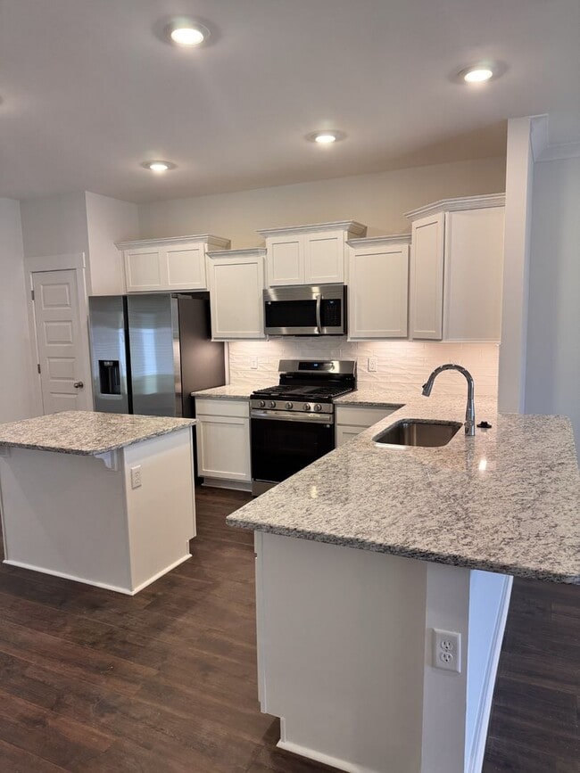 Building Photo - 5807 Shoreline Dr