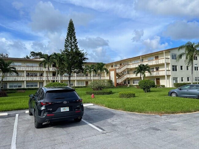Building Photo - 354 Mansfield I