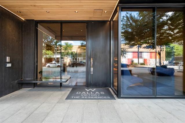 Foto del edificio - 2408 Victory Park Ln