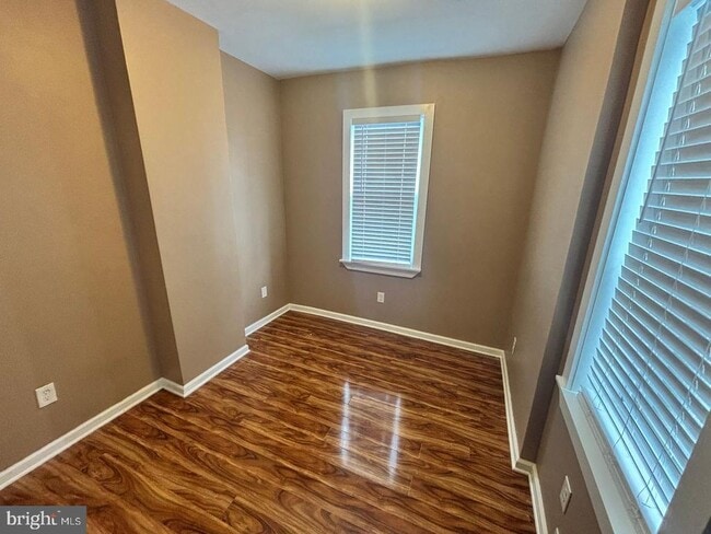 Building Photo - 845 Mercer St