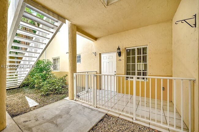 Foto del edificio - 6900 NW 179th St