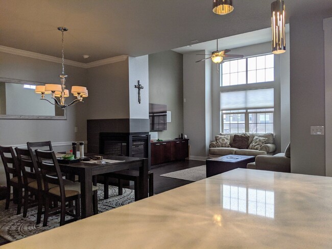 Photo - 5437 Valentia St Townhome