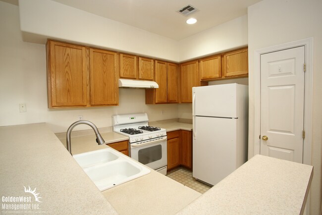 Foto del edificio - Charming 3Bdm 2.5Ba Two-Story Home in the ...