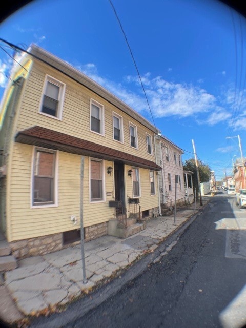 Primary Photo - 104 S Frederick St