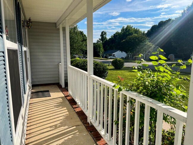 Building Photo - Beautiful 3 Bedroom 2 bathroom one level r...