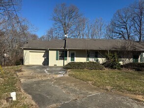 Building Photo - 680-682 Blackberry Ln