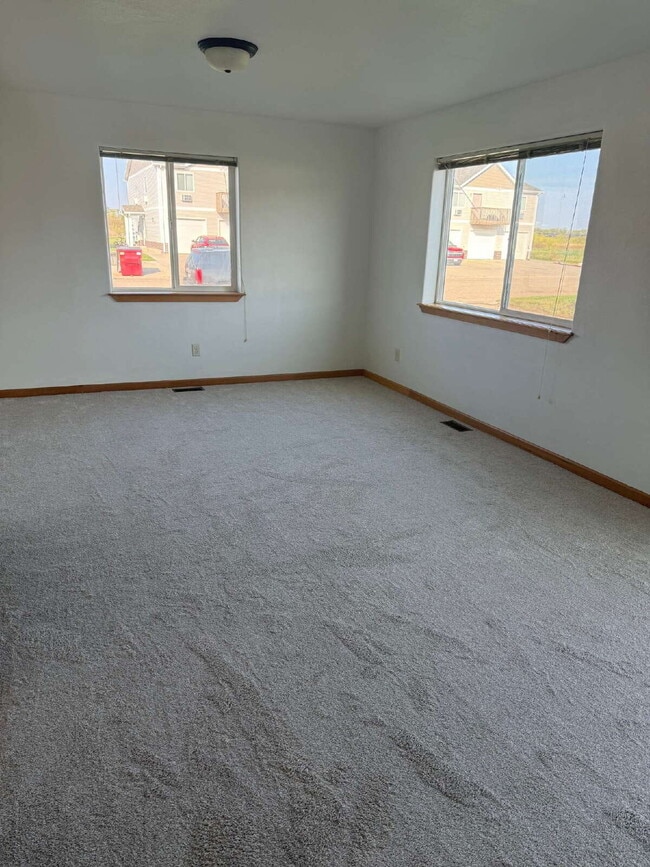 Foto del edificio - "Charming 3-Bedroom Home with Spacious Layout FOR SALE in Tioga, ND!"