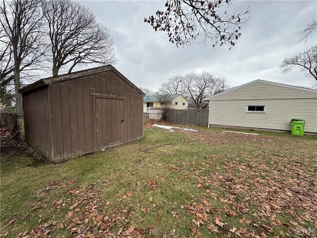 Building Photo - 900 Drexler St