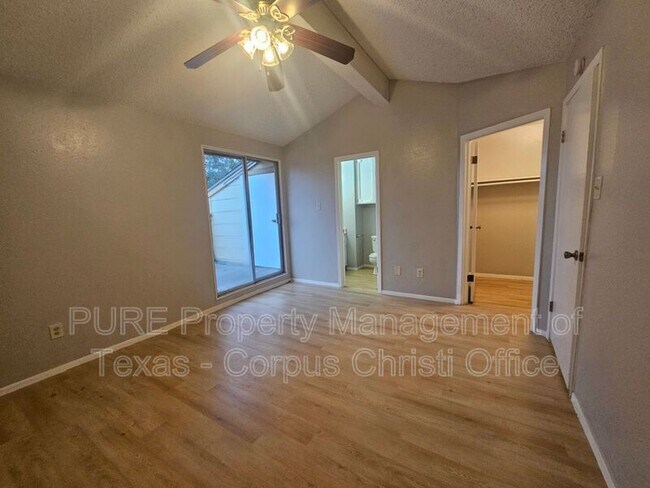 Building Photo - 4023 Oak Bay Dr