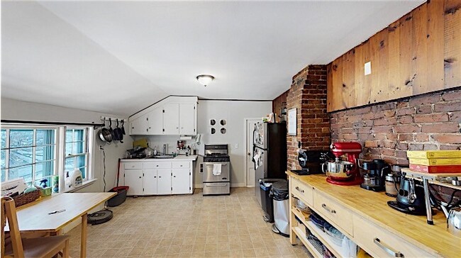 Building Photo - 58 Atherton St