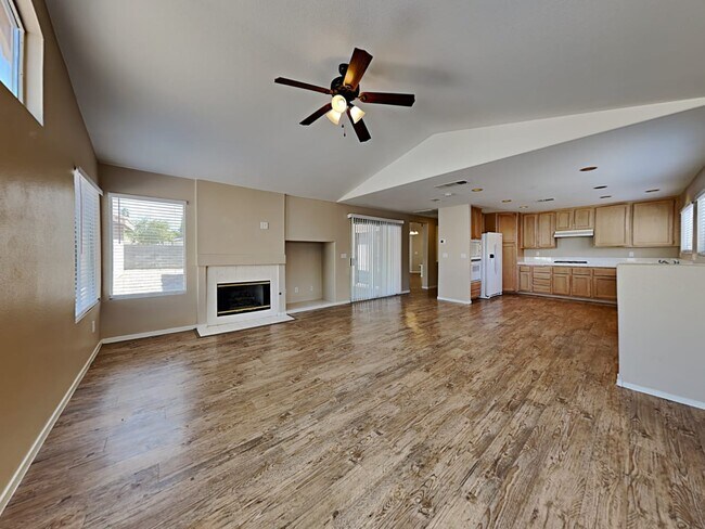 Building Photo - 1024 Crescent Moon Dr