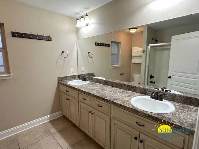 Building Photo - Beautiful 3 Bedroom Home in Milton!