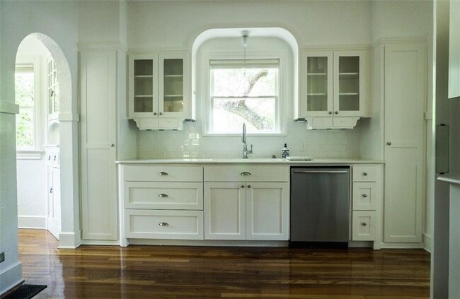 Foto del edificio - 2301 Enfield Rd