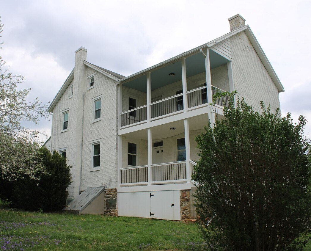 Foto principal - Single Family Farm House