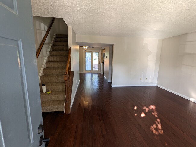 Main Floor - 6678 Ducketts Ln