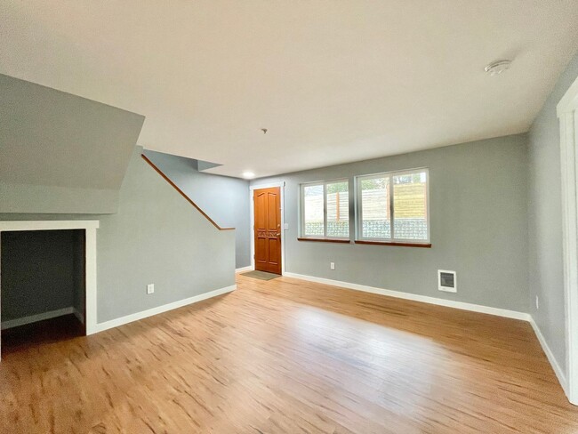 Building Photo - 15313 15th Ave NE