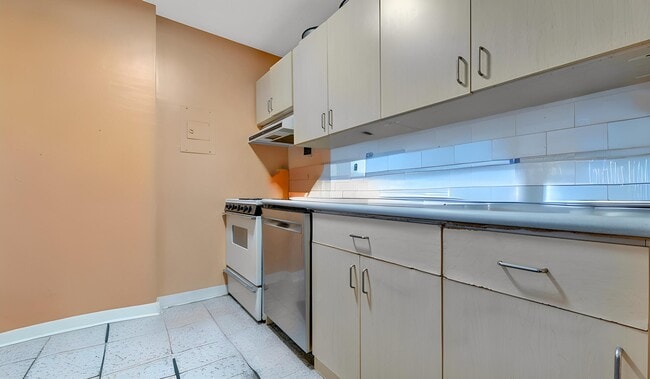 Building Photo - 1301 20th St NW