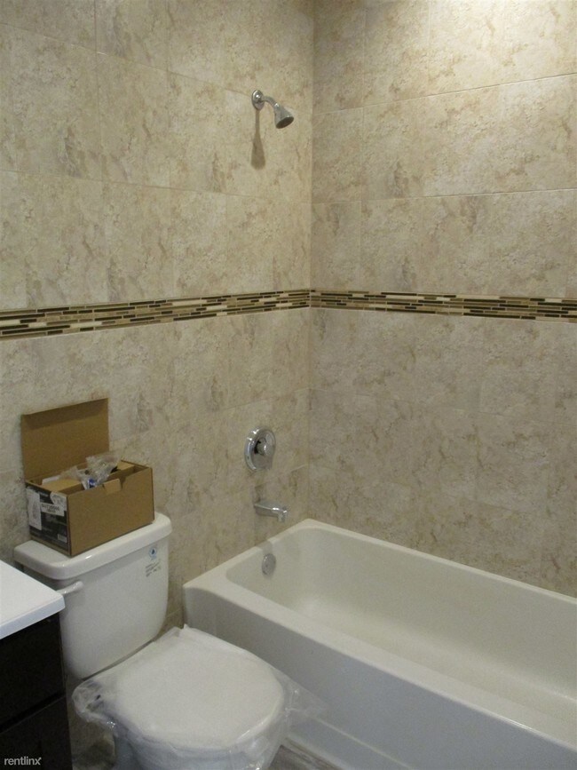 Foto del edificio - 2 br, 1 bath Apartment - 10142 99th St