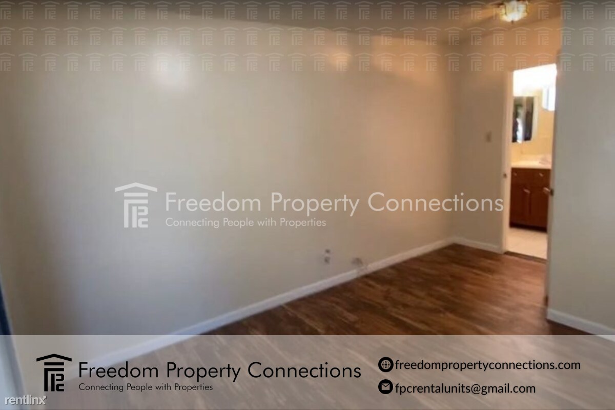 Foto del edificio - Studio, 1 bath Triplex - 1307 North Miller...