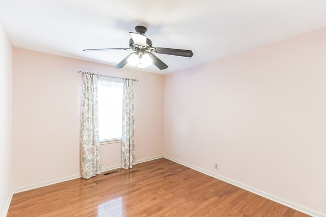 Building Photo - 48 Stonehurst Ct