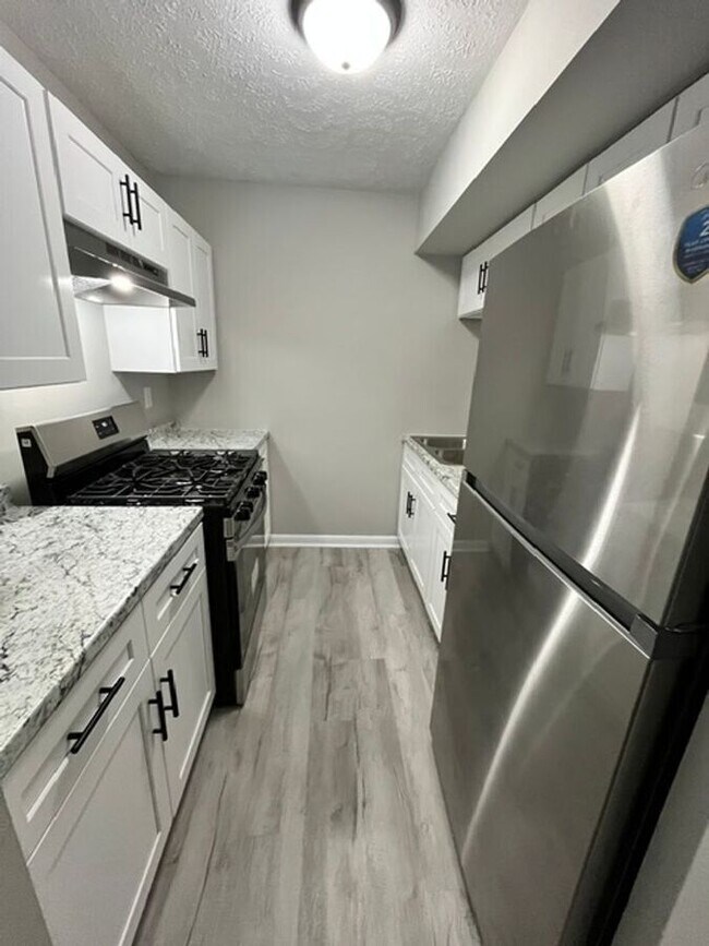 Building Photo - 2082 Fairmont Ct