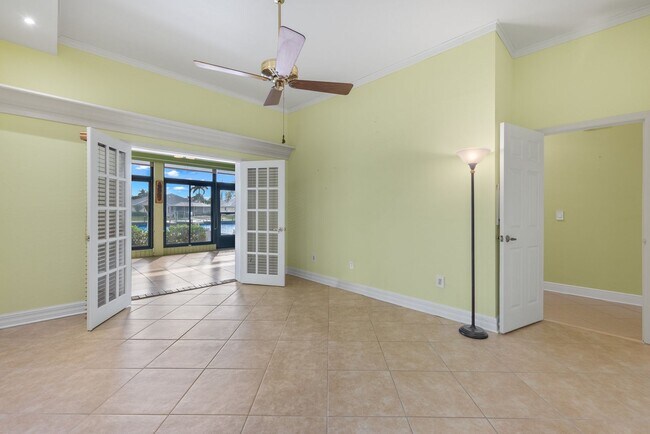 Foto del edificio - Waterfront Condo with Boat Dock