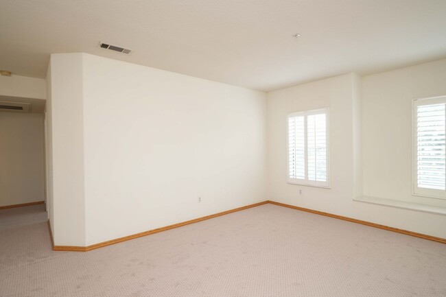 Building Photo - (62 or older requirement) 2 Bedroom & 2 Ba...