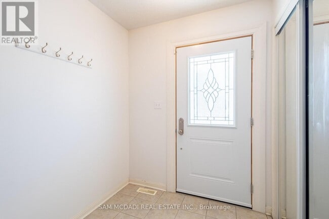 Building Photo - 45 Springhurst Ave