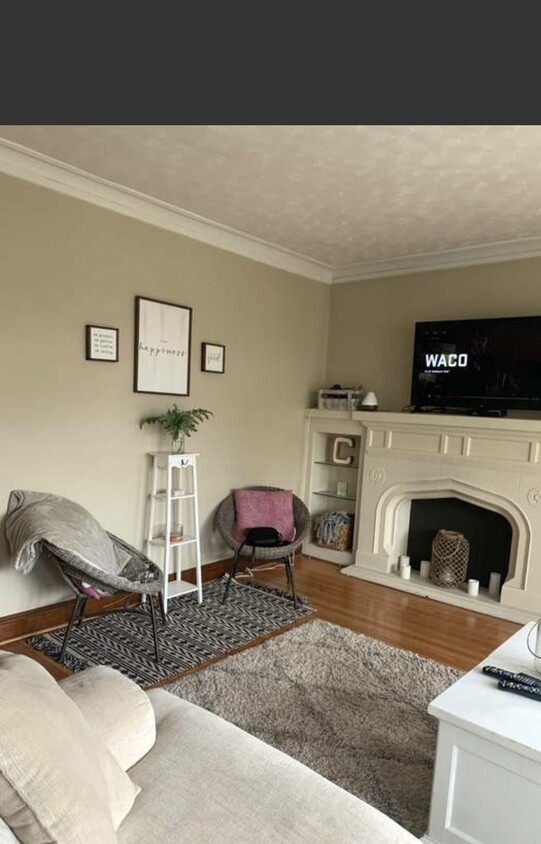 Living Room - 10930 S Artesian Ave