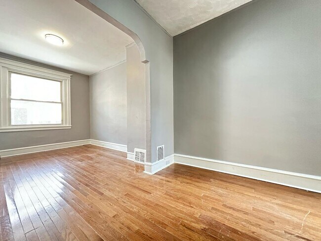 Building Photo - 3+ Bedroom Section 8 Vouchers Accepted!